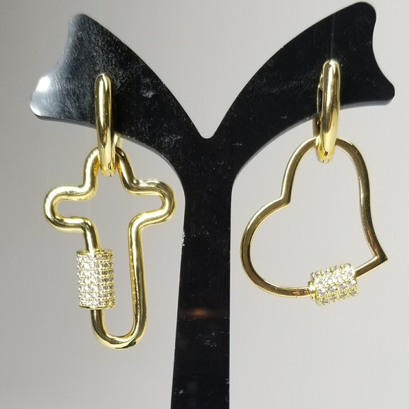 NEW Dainty Heart Tube Heart Huggie Earrings. - Picture 8 of 9